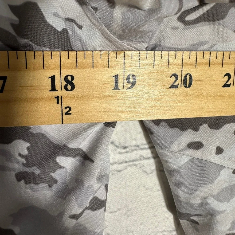 Lululemon Here to Move Windbreaker Jacket 6 Camo Grey Full Zip Hood FLAW